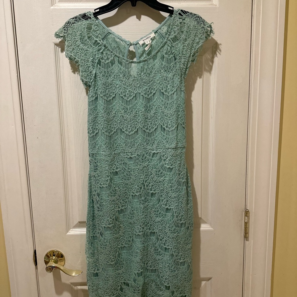 Elegant Lace Dress in Mint Green